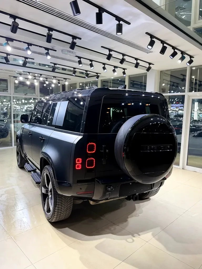 Land Rover Defender هجين (PHEV) Defender P400e with 404 - 5
