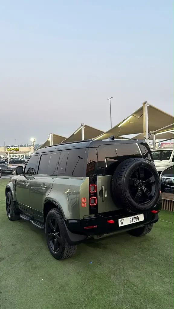 Land Rover Defender hybrid (PHEV) Defender P400e with 404 - 3