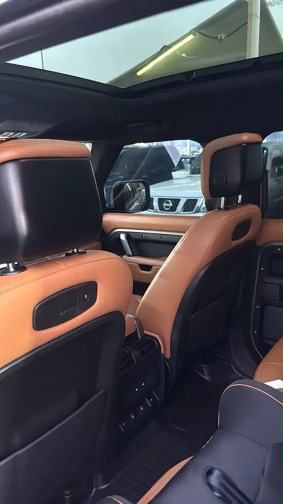 Land Rover Defender hybrid (PHEV) Defender P400e with 404 - 5