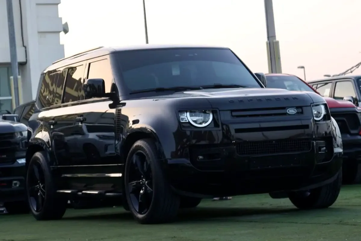Land Rover Defender hybrid (PHEV) Defender P400e with 404