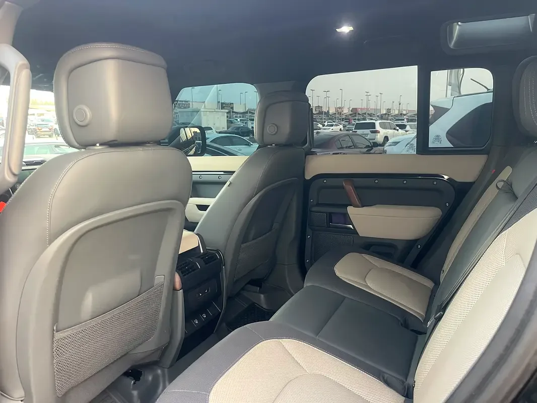 Land Rover Defender هجين (PHEV) Defender P400e with 404 - 7