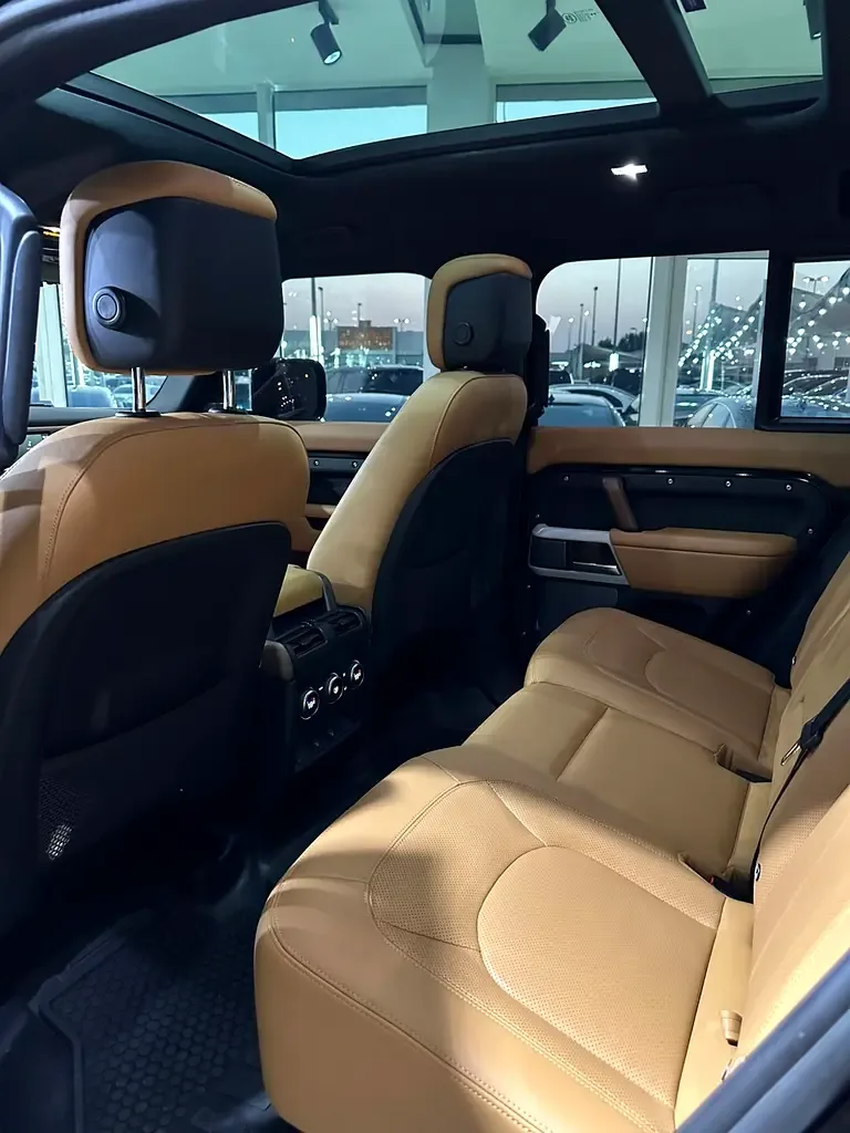 Land Rover Defender هجين (PHEV) Defender P400e with 404 - 6