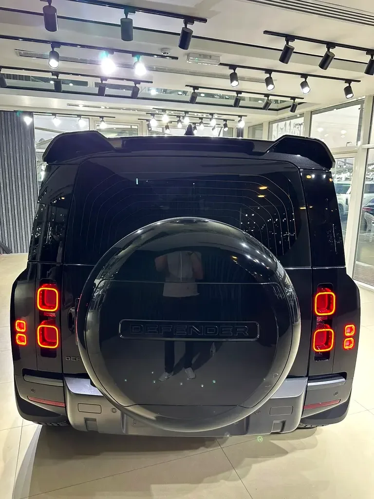 Land Rover Defender هجين (PHEV) Defender P400e with 404 - 9