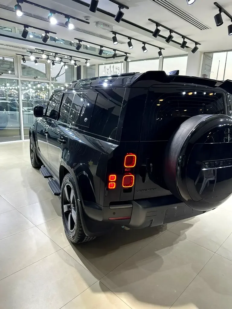 Land Rover Defender هجين (PHEV) Defender P400e with 404 - 11