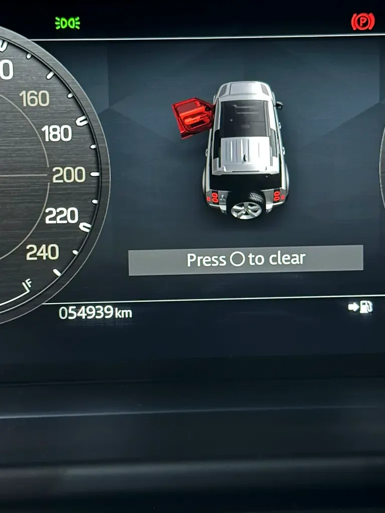 Land Rover Defender هجين (PHEV) Defender P400e with 404 - 13