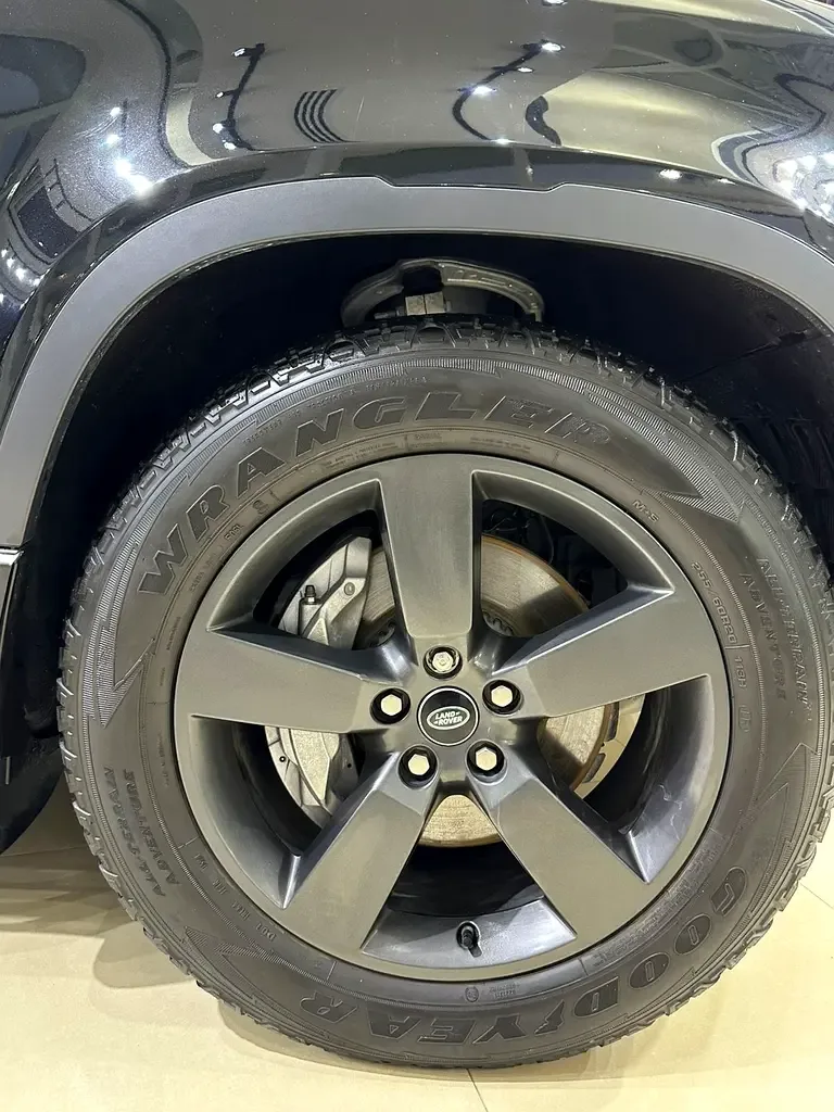 Land Rover Defender هجين (PHEV) Defender P400e with 404 - 12