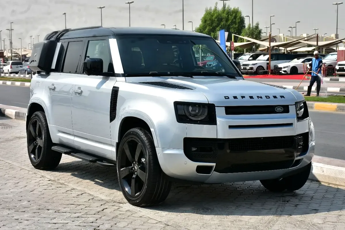 Land Rover Defender hybrid (PHEV) Defender P400e with 404