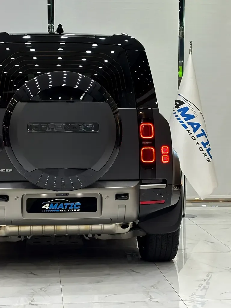 Land Rover Defender hybrid (PHEV) Defender P400e with 404 - 9