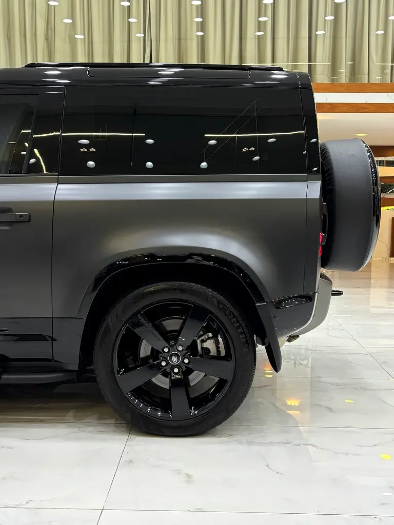 Land Rover Defender hybrid (PHEV) Defender P400e with 404 - 10