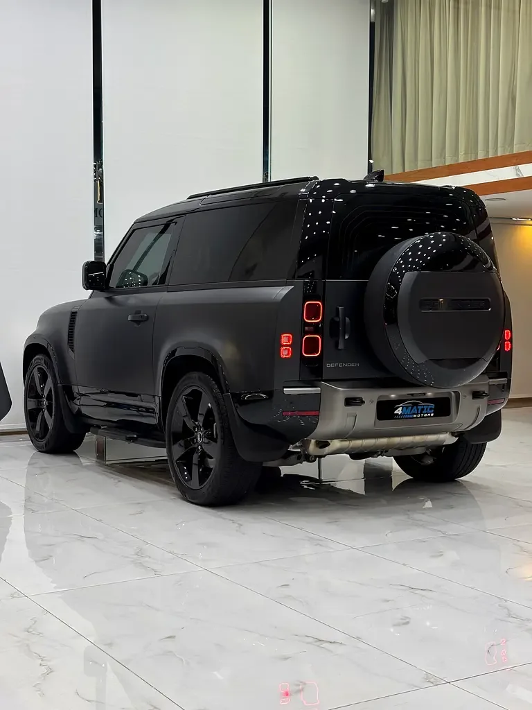 Land Rover Defender hybrid (PHEV) Defender P400e with 404 - 11