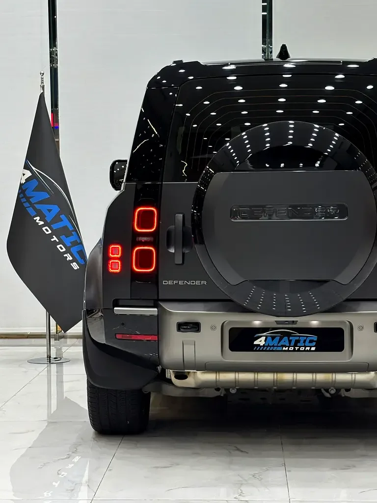 Land Rover Defender hybrid (PHEV) Defender P400e with 404 - 8