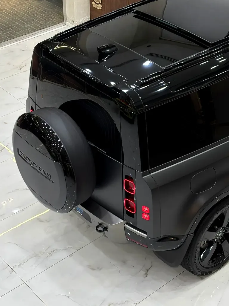 Land Rover Defender hybrid (PHEV) Defender P400e with 404 - 13