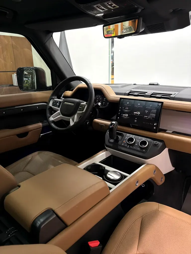 Land Rover Defender hybrid (PHEV) Defender P400e with 404 - 14