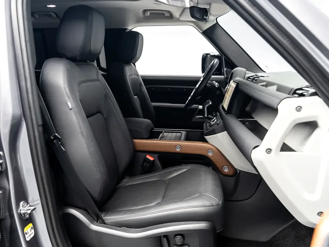 Land Rover Defender هجين (PHEV) Defender P400e with 404 - 9