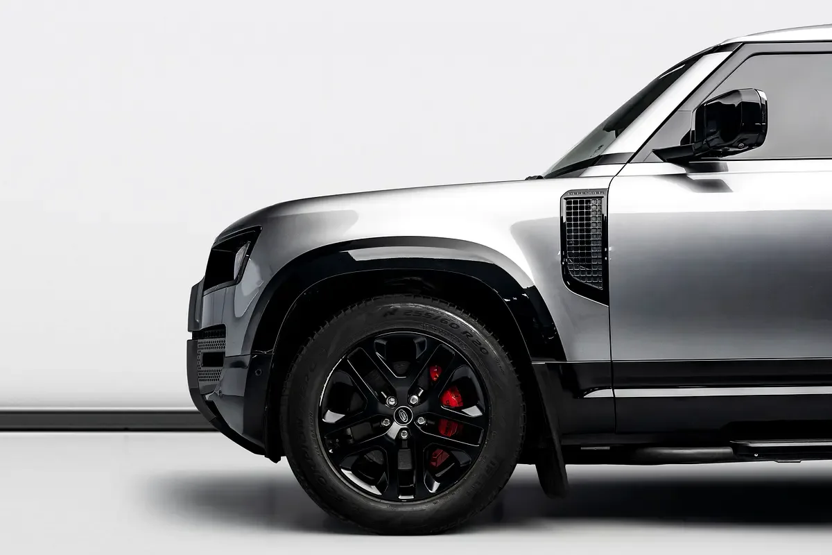 Land Rover Defender هجين (PHEV) Defender P400e with 404 - 7