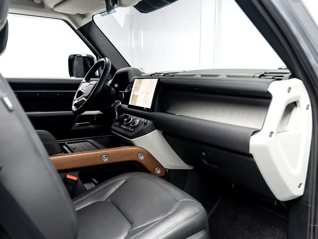 Land Rover Defender هجين (PHEV) Defender P400e with 404 - 14