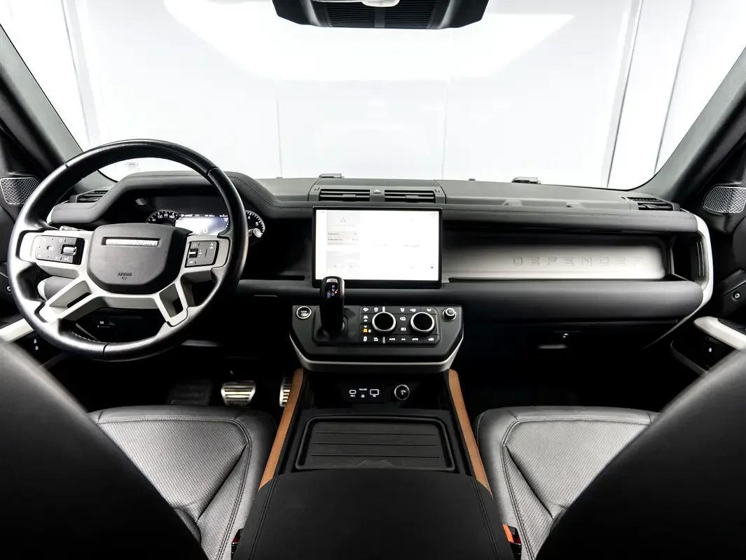 Land Rover Defender هجين (PHEV) Defender P400e with 404 - 15