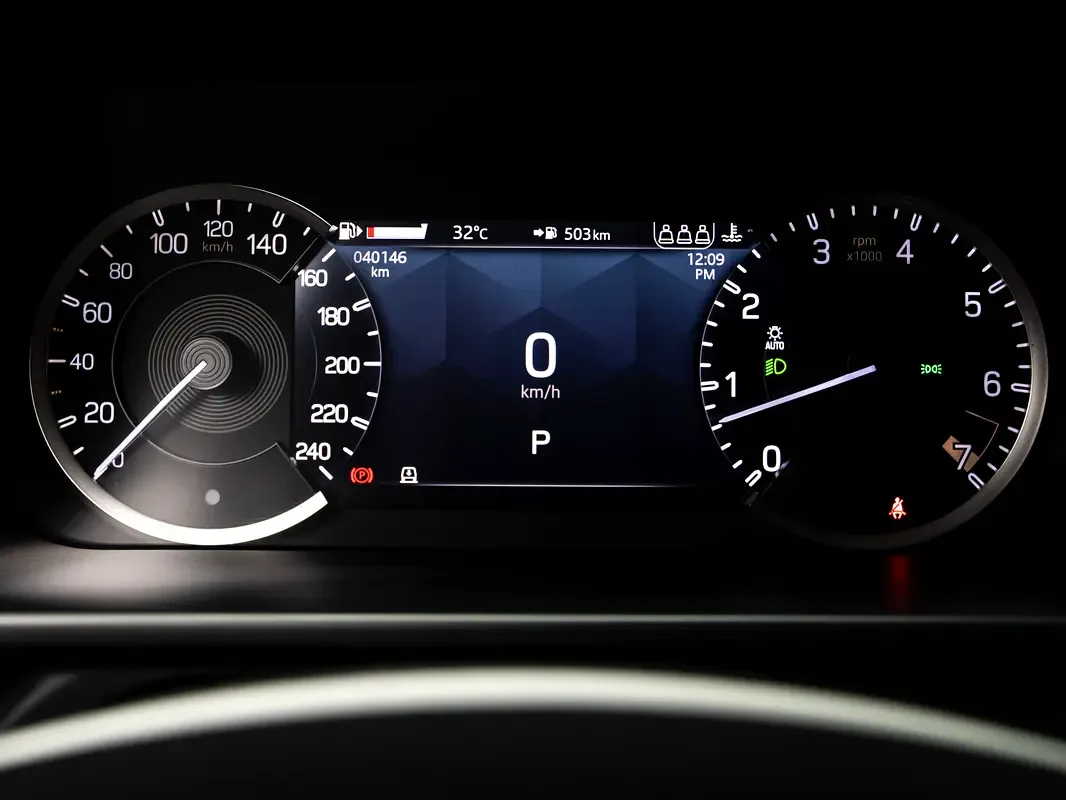 Land Rover Defender هجين (PHEV) Defender P400e with 404 - 13