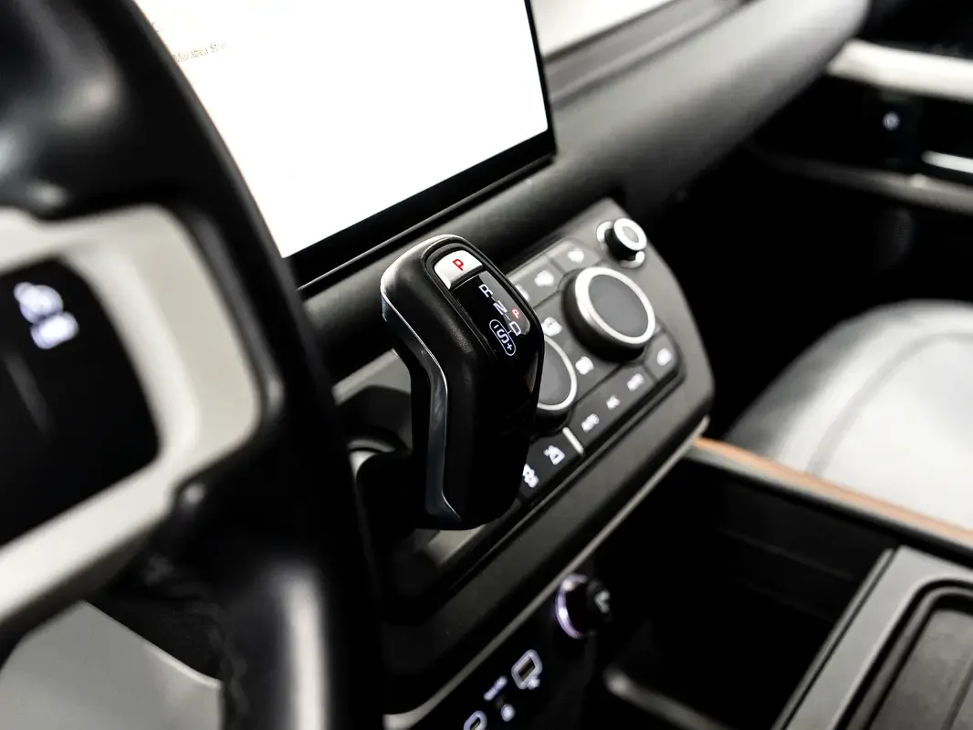 Land Rover Defender هجين (PHEV) Defender P400e with 404 - 16