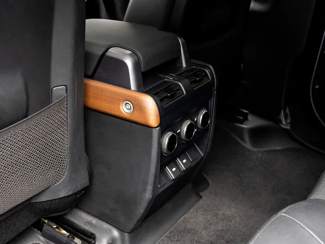 Land Rover Defender هجين (PHEV) Defender P400e with 404 - 20