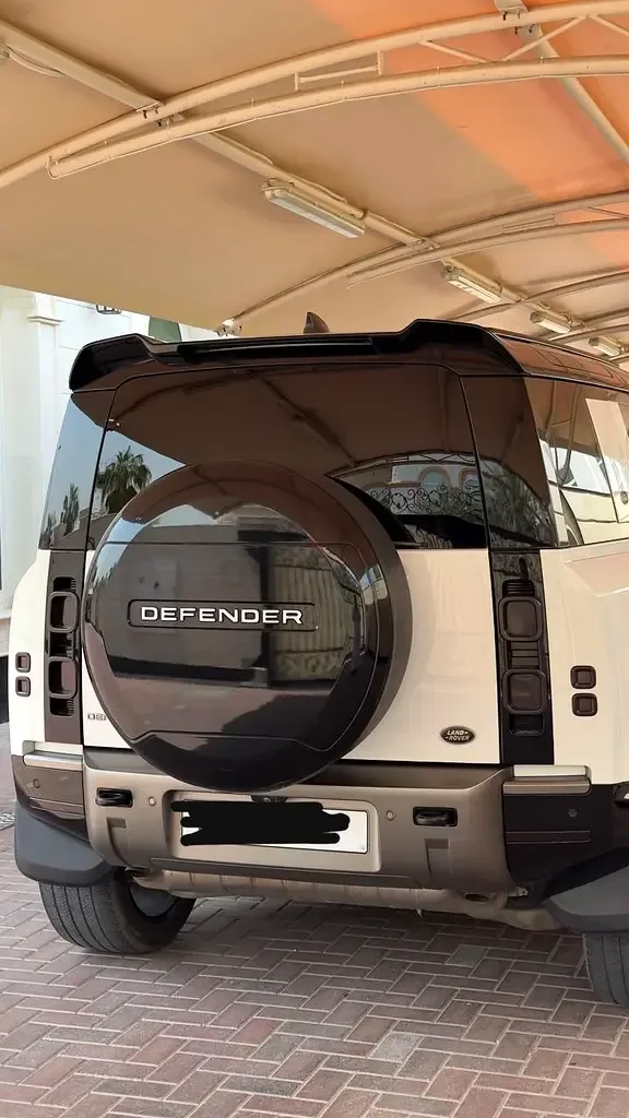 Land Rover Defender هجين (PHEV) Defender P400e with 404 - 9
