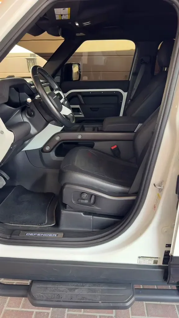 Land Rover Defender هجين (PHEV) Defender P400e with 404 - 14