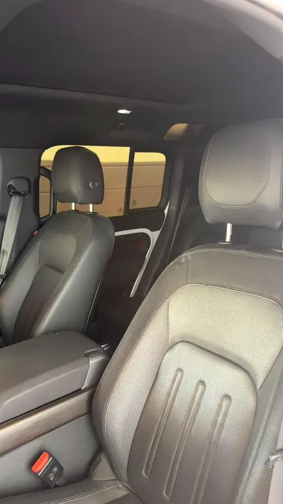 Land Rover Defender هجين (PHEV) Defender P400e with 404 - 17