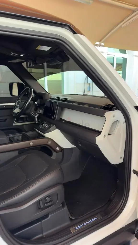 Land Rover Defender هجين (PHEV) Defender P400e with 404 - 15