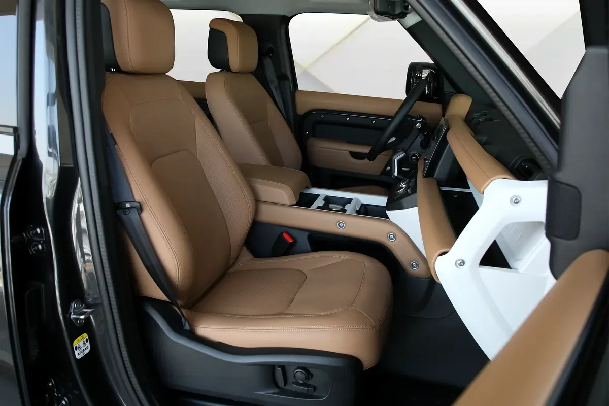 Land Rover Defender هجين (PHEV) Defender P400e with 404 - 11