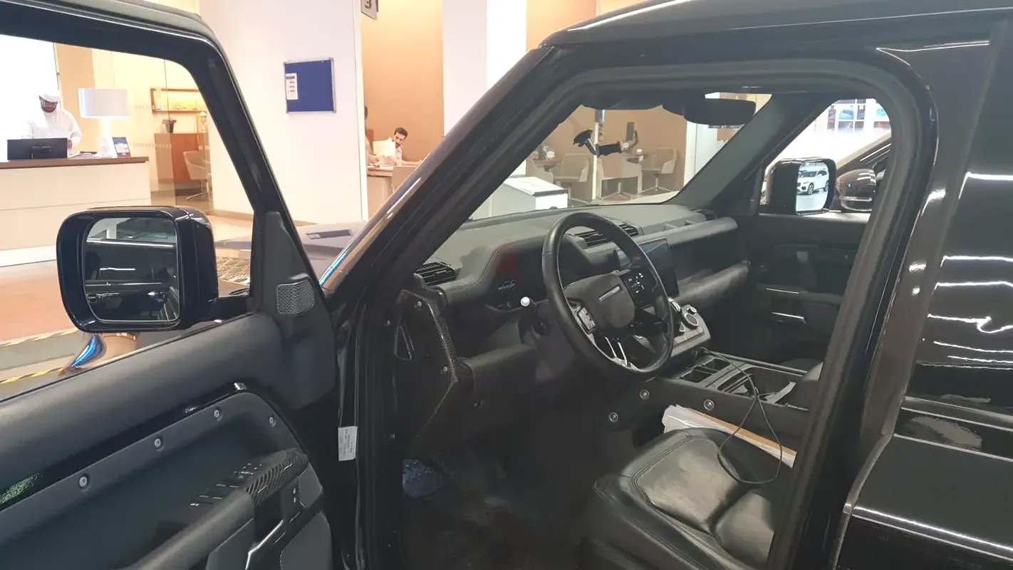 Land Rover Defender hybrid (PHEV) Defender P400e with 404 - 3