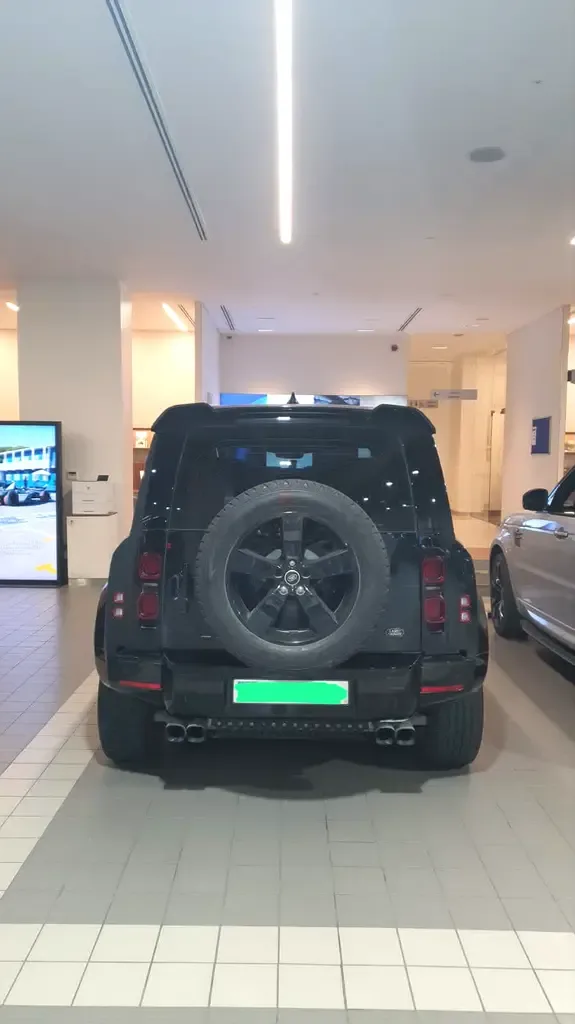 Land Rover Defender hybrid (PHEV) Defender P400e with 404 - 4