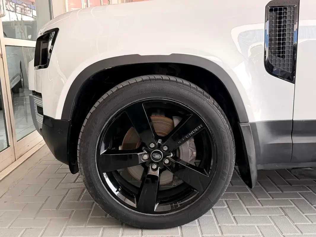 Land Rover Defender hybrid (PHEV) Defender P400e with 404 - 8