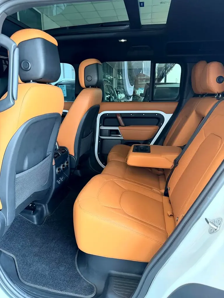 Land Rover Defender hybrid (PHEV) Defender P400e with 404 - 10