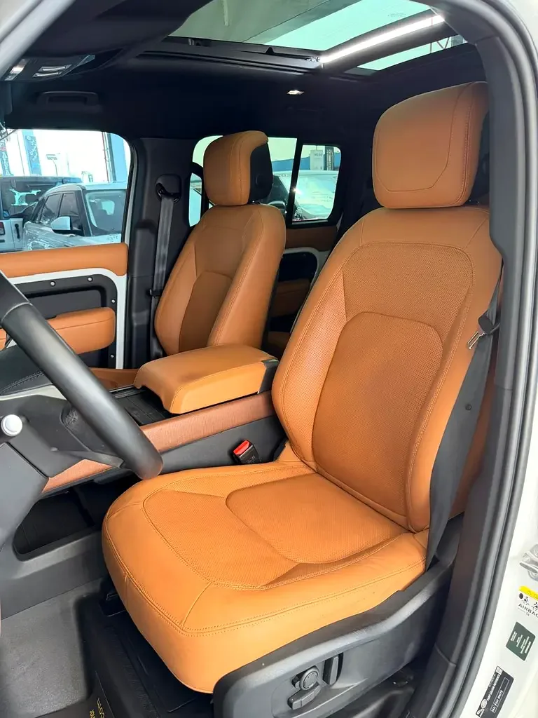 Land Rover Defender hybrid (PHEV) Defender P400e with 404 - 9
