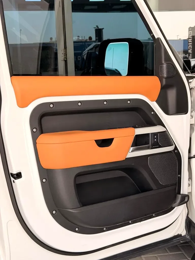 Land Rover Defender hybrid (PHEV) Defender P400e with 404 - 17