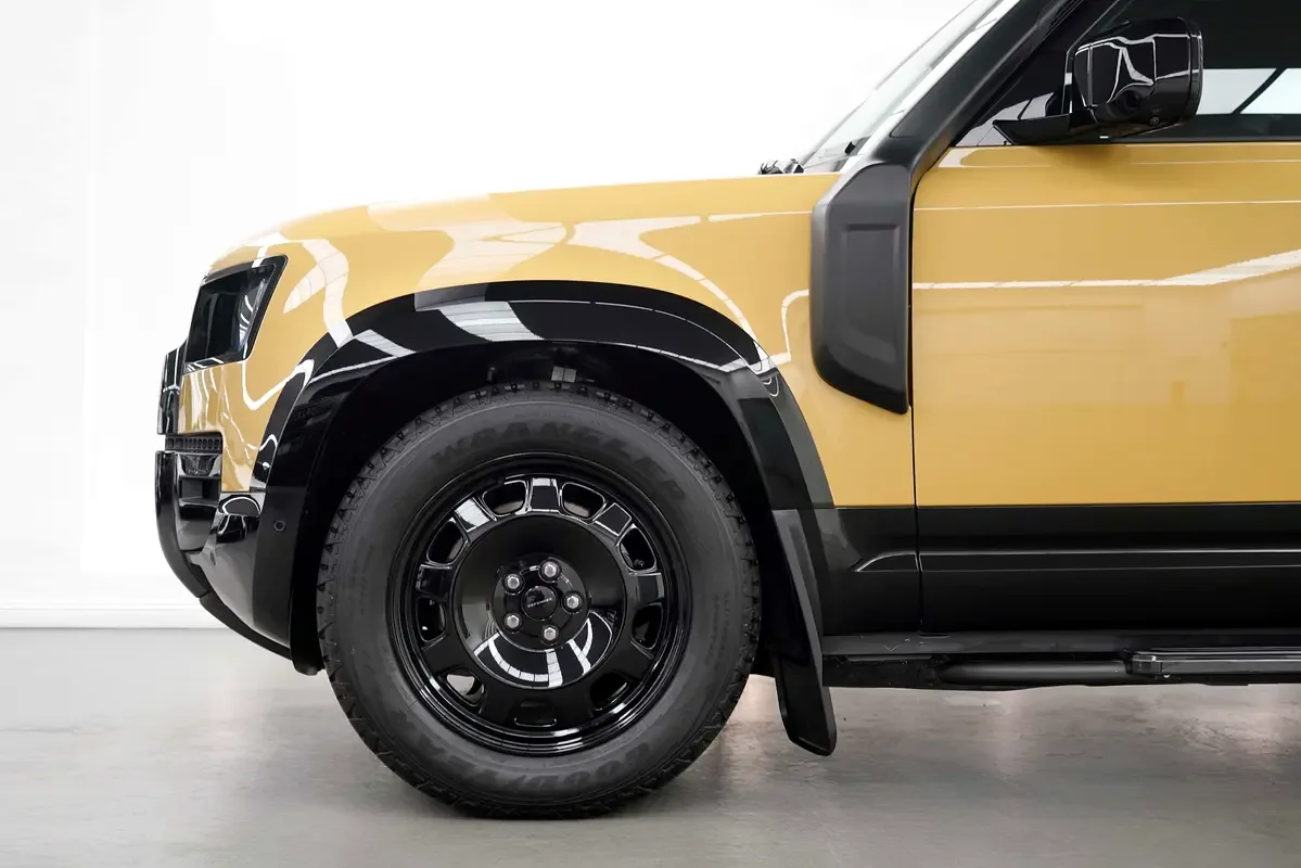 Land Rover Defender hybrid (PHEV) Defender P400e with 404 - 6
