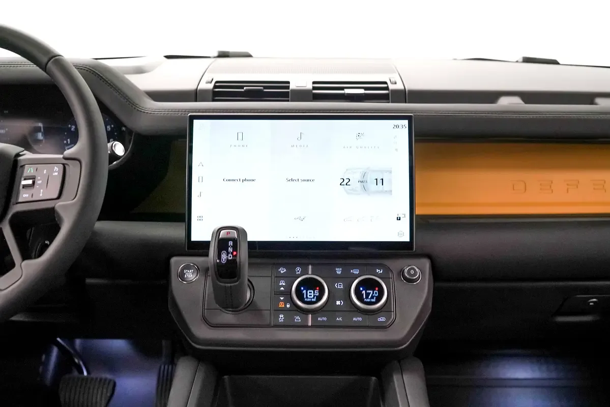 Land Rover Defender hybrid (PHEV) Defender P400e with 404 - 10