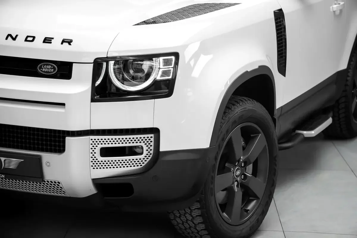 Land Rover Defender هجين (PHEV) Defender P400e with 404 - 9