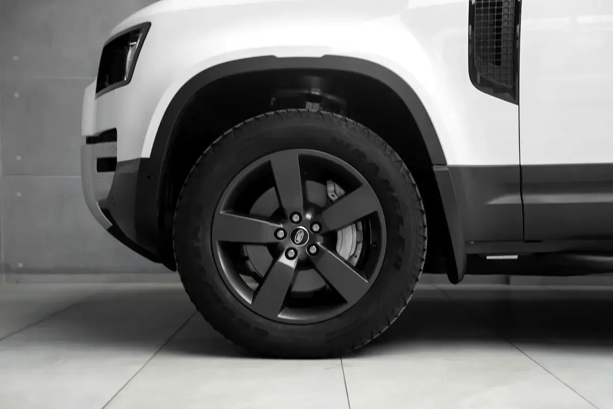 Land Rover Defender هجين (PHEV) Defender P400e with 404 - 10