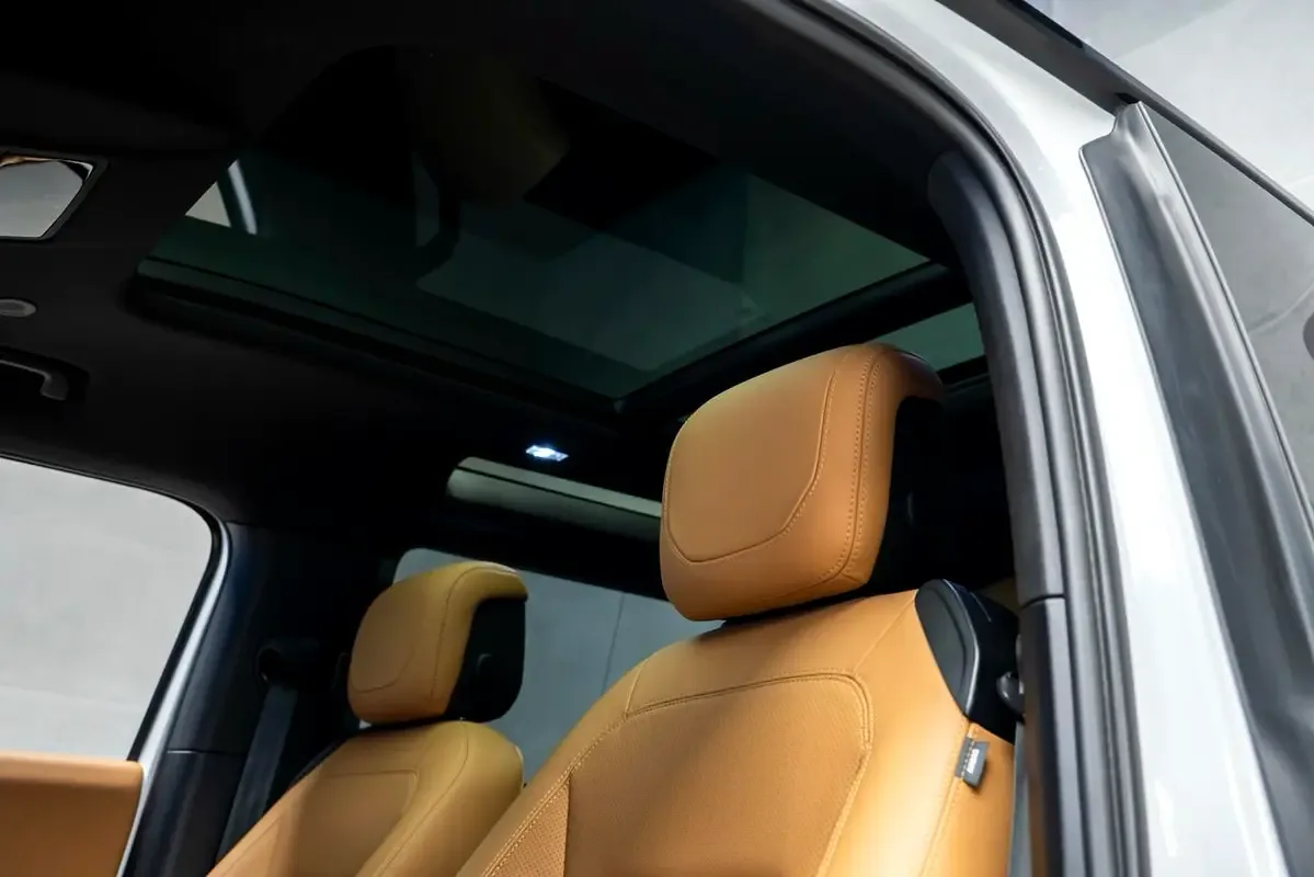 Land Rover Defender هجين (PHEV) Defender P400e with 404 - 13