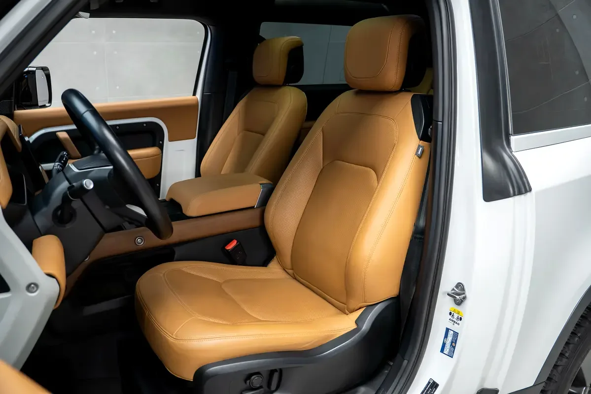 Land Rover Defender هجين (PHEV) Defender P400e with 404 - 12