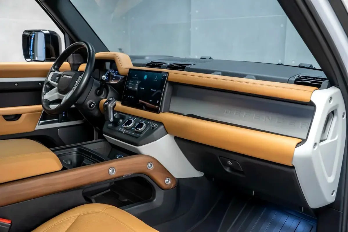 Land Rover Defender هجين (PHEV) Defender P400e with 404 - 17