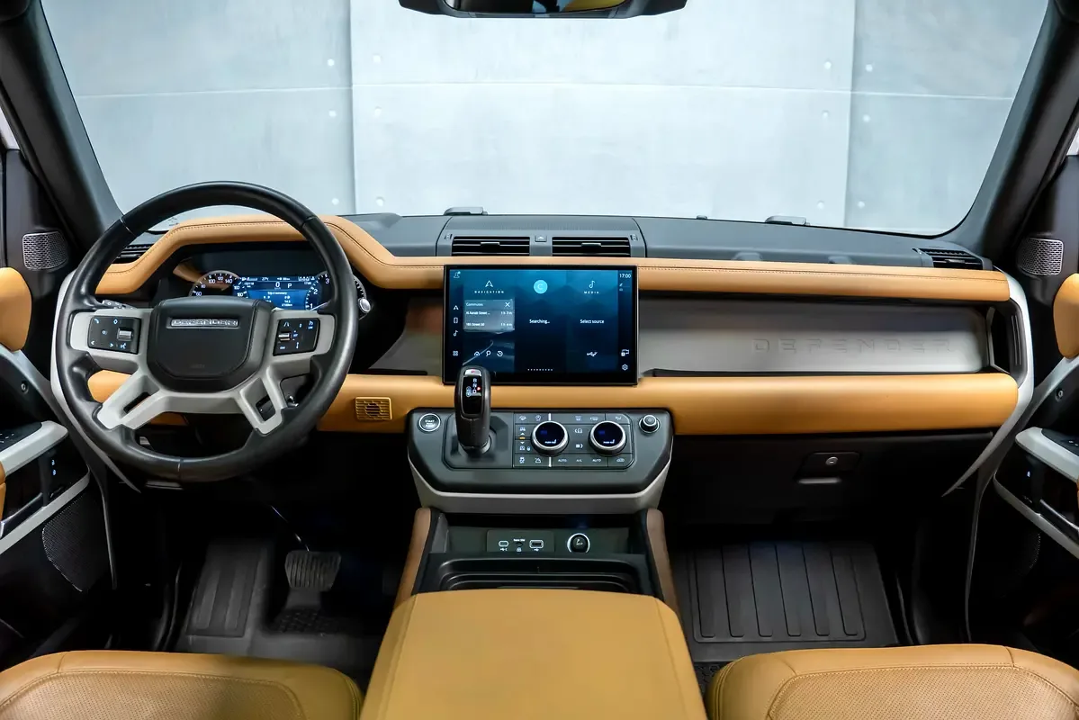 Land Rover Defender هجين (PHEV) Defender P400e with 404 - 15
