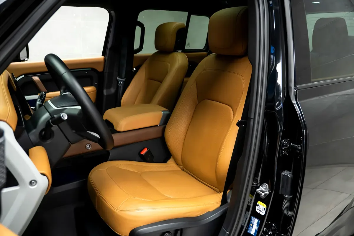 Land Rover Defender هجين (PHEV) Defender P400e with 404 - 11