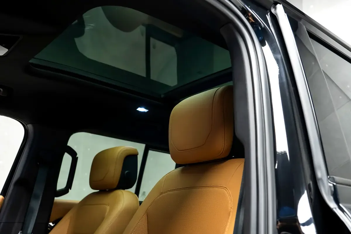 Land Rover Defender هجين (PHEV) Defender P400e with 404 - 12