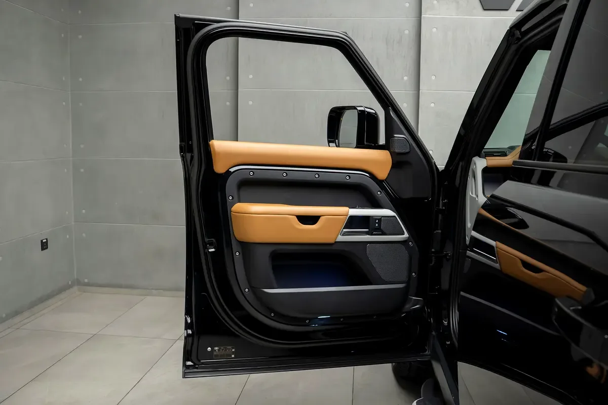 Land Rover Defender هجين (PHEV) Defender P400e with 404 - 10