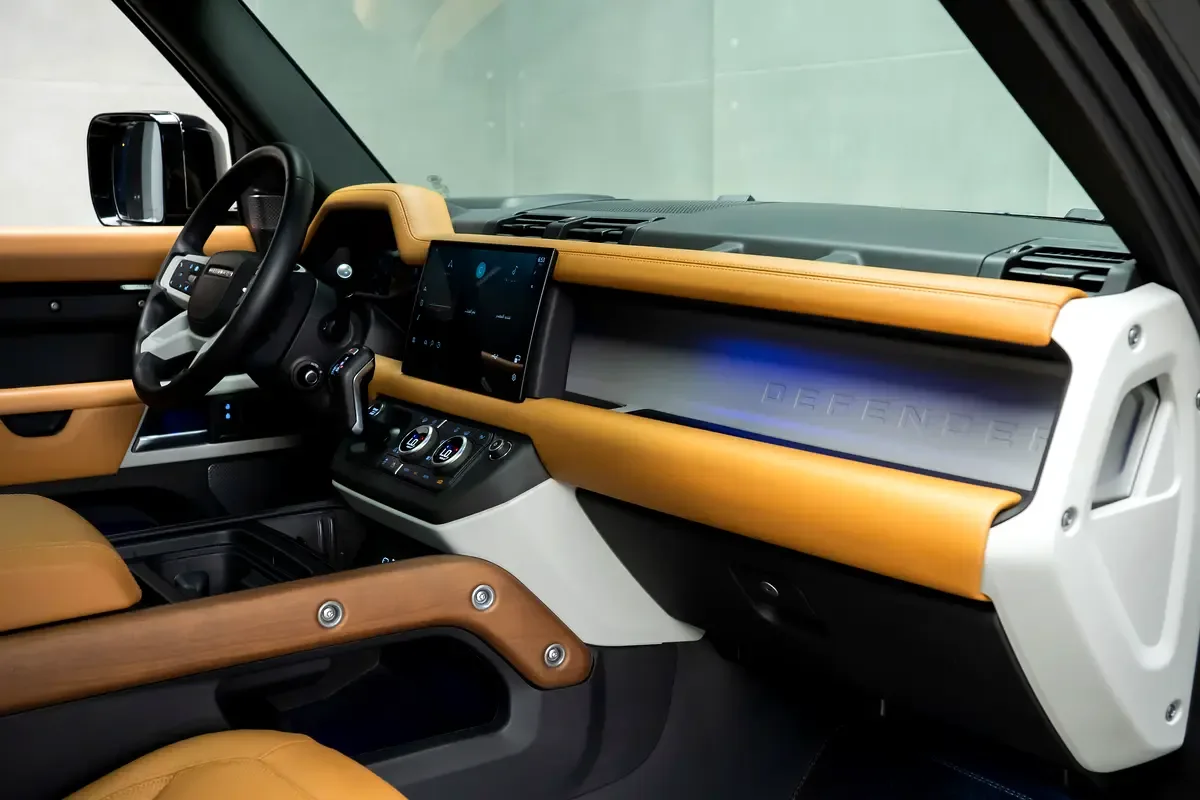Land Rover Defender هجين (PHEV) Defender P400e with 404 - 15