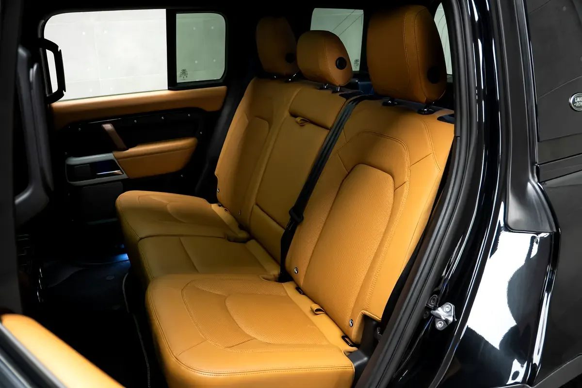 Land Rover Defender هجين (PHEV) Defender P400e with 404 - 20