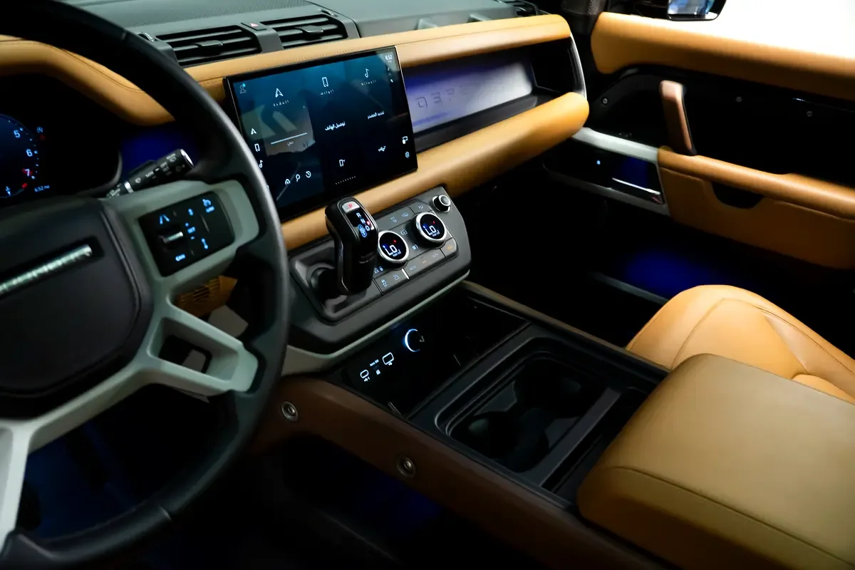 Land Rover Defender هجين (PHEV) Defender P400e with 404 - 17