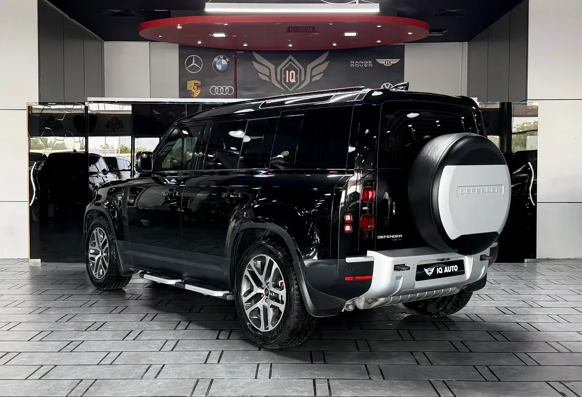 Land Rover Defender hybrid (PHEV) Defender P400e with 404 - 6